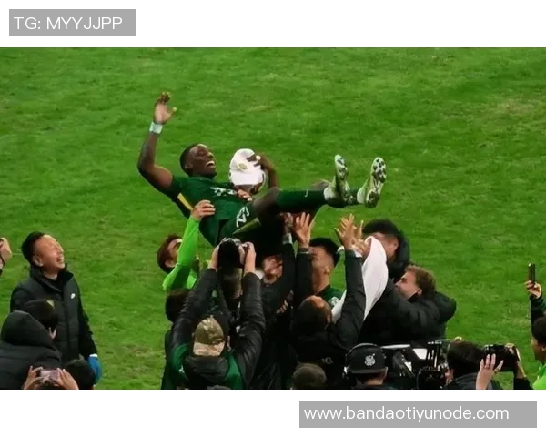 法比奥逆袭成中超金靴赛后感动落泪展现真情与坚持